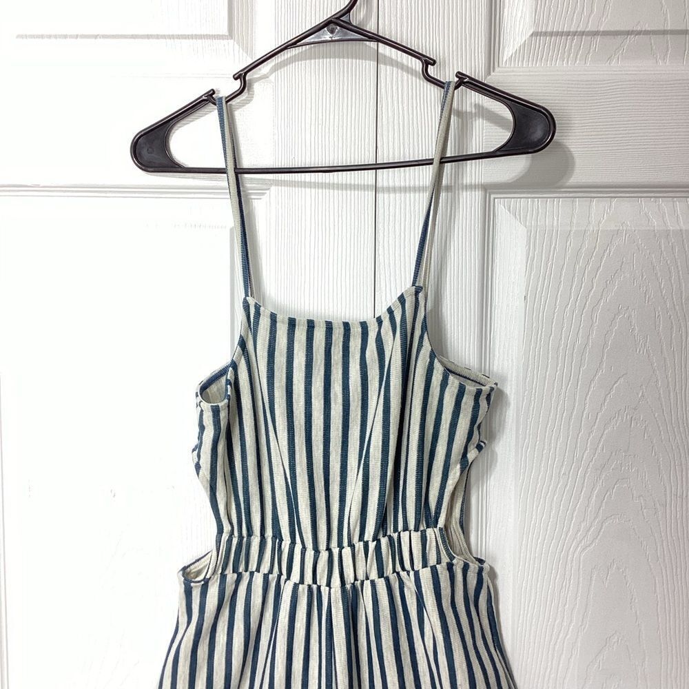 Pull & Bear Wide Leg Cropped Jumpsuit Size L Blue Gray Stripe Side Cutout Casual - Picture 3 of 14